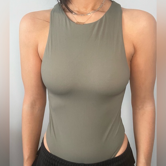 high neck halter bodysuit - Picture 2 of 6